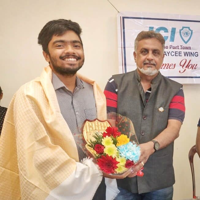 Dale being awarded the Youth Icon Award 2022 by JCI Vasco