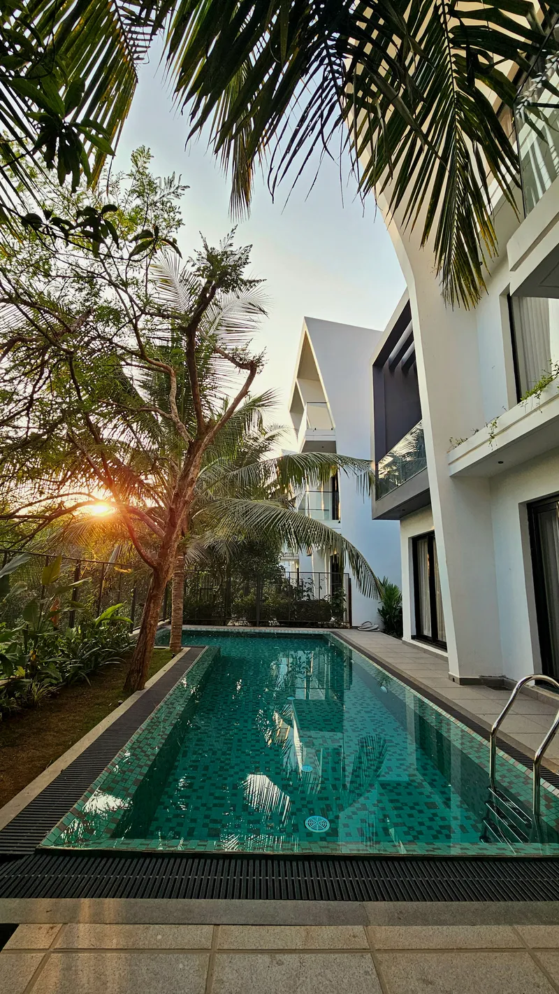 4bhk pool 1