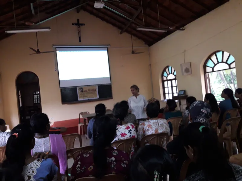 Ami Goenkar Jenniffer explaining the concept of Ami Goenkar
