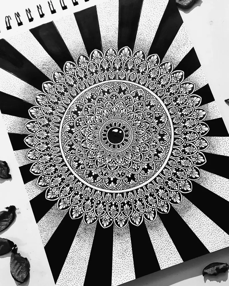 Black and white Monochrome Mandala (1)