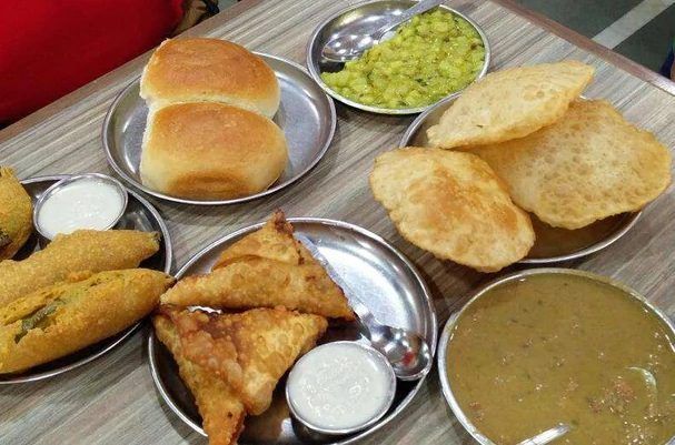 goa-food-itsgoa-breakfast-puribhaji-monsoon