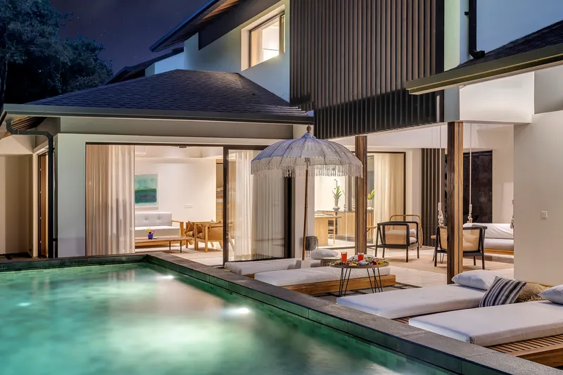 Capturing villas in twilight light highlights their architectural elegance and creates a magical ambiance showcasing the propertys unique character and appeal