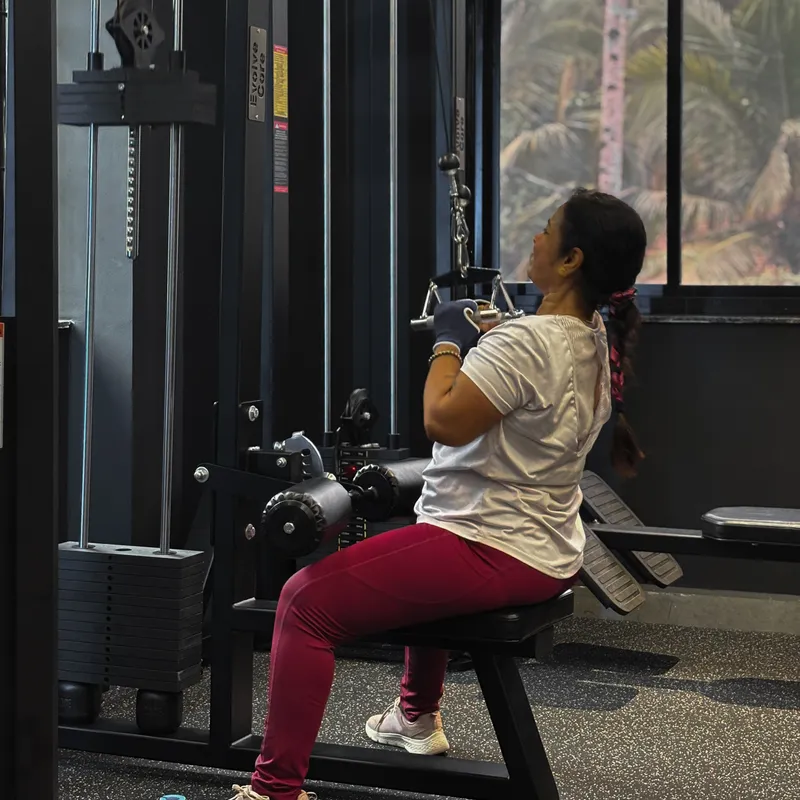 Close grip lat pull down 1