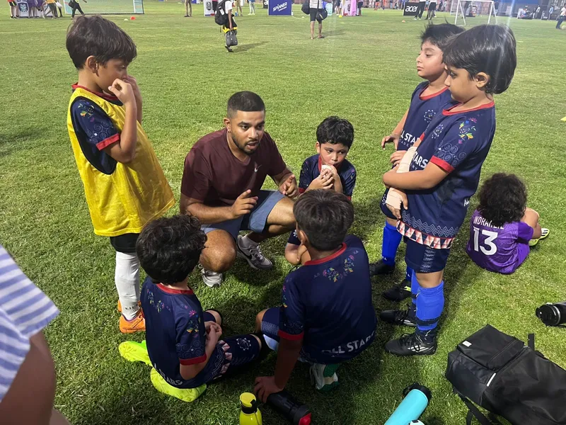 Coach mentoring young players (1)