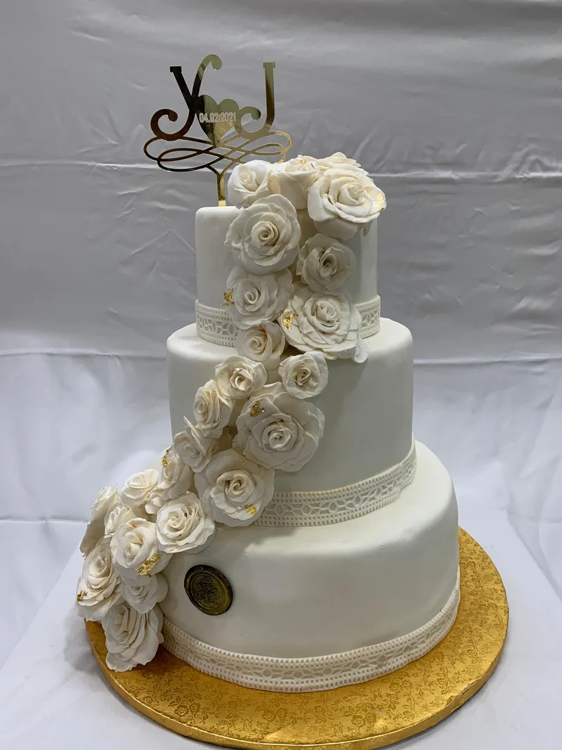 Creating magic with this stunning 10kg wedding cake