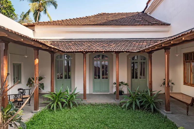 Divar Casa Desa Monteiro – Restoration Three existing windows were transformed into doors with a wraparound verandah connecting the house to the C shaped courtyard and garden