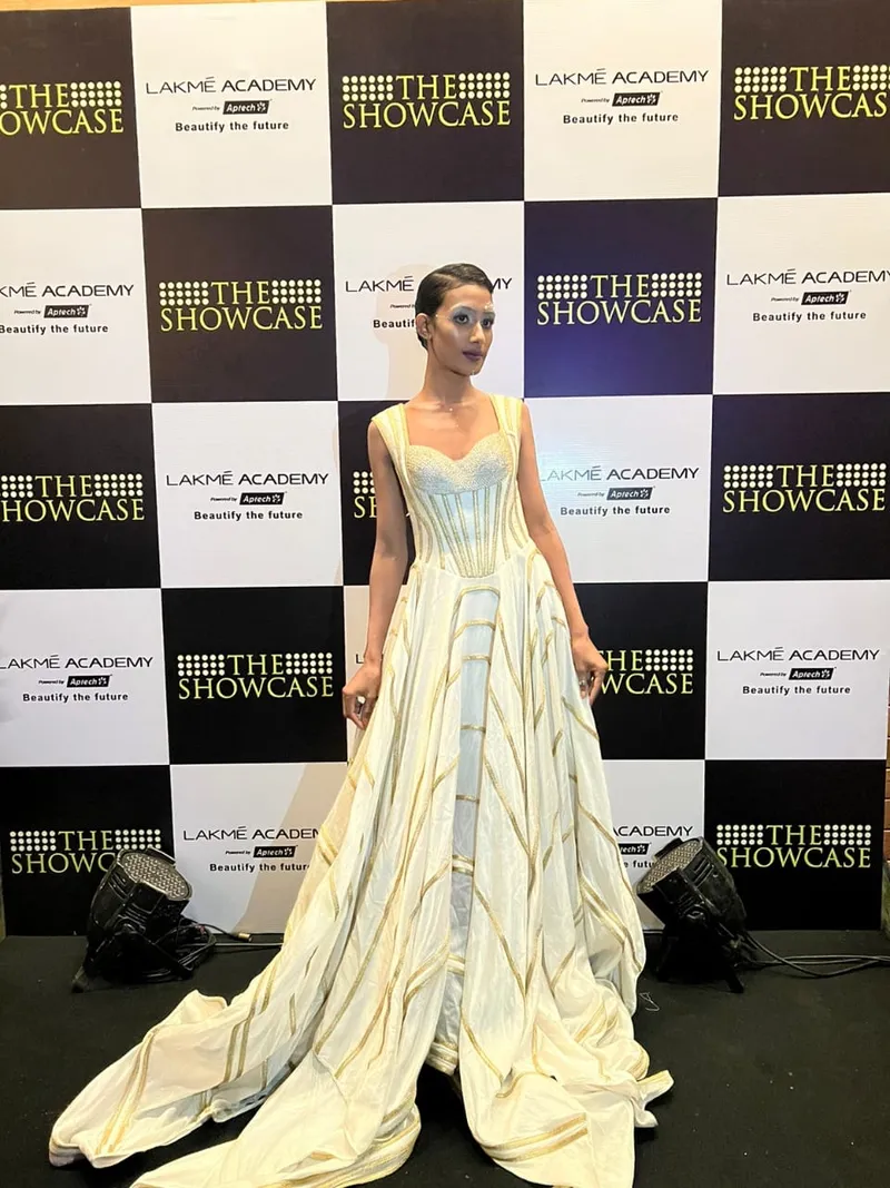Divya wearing all white Outfit by Samant Chauhan