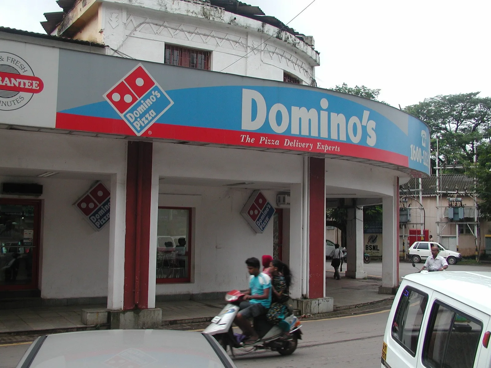Dominos_Pizza-min