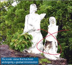 Dona Paula statue in ruins05072018-md-hr-1-57201832059446