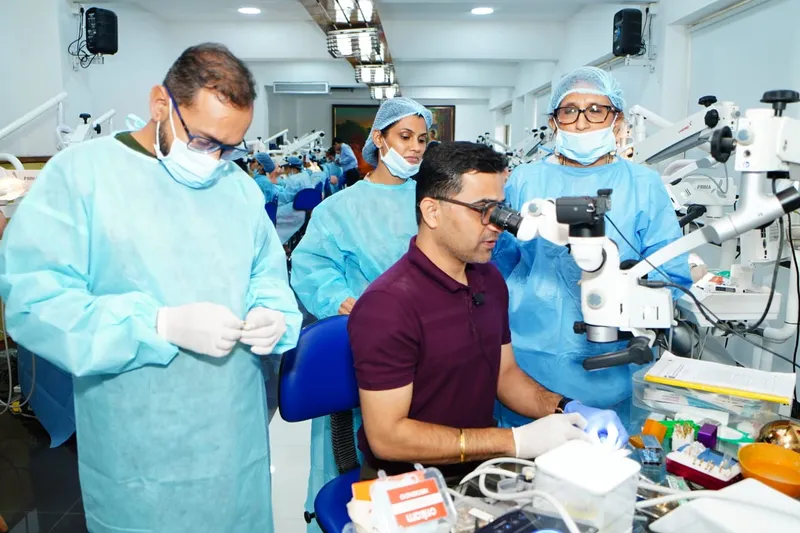 Dr-sanil-natekar-teaching-endodontic-treatment-protocol-to-doctors-all-around-the-country-at-ida-headquarters