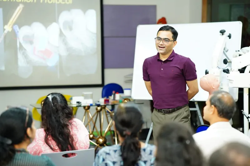 During-an-event-speaking-on-endodontics-in-Mumbai