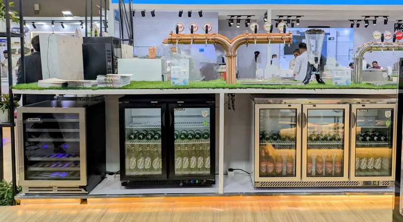 Elanpro’s diverse range of commercial refrigeration solutions ensure efficient storage, cooling and beverage service for the hospitality and food-service sectors.