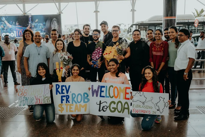 Fr.-Rob-Galeas-arrival-at-the-airport