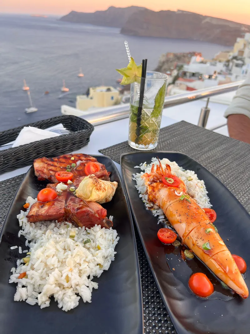 Fresh-seafood-and-delicious-bites