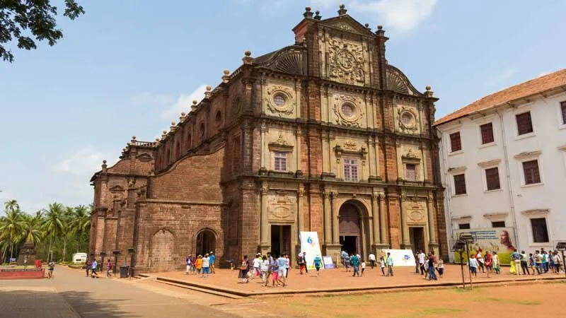 here are a variety of adventures you can experience on your 24-hour trip to Goa, from relaxing on the sandy beaches