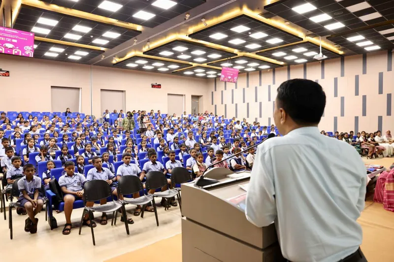 Goa Chief Minister Dr. Pramod Sawant addressing students at the launch of the book 'Kiaan aur Kapas Ball' at the Goa Institute of Management campus in Sanquelim.