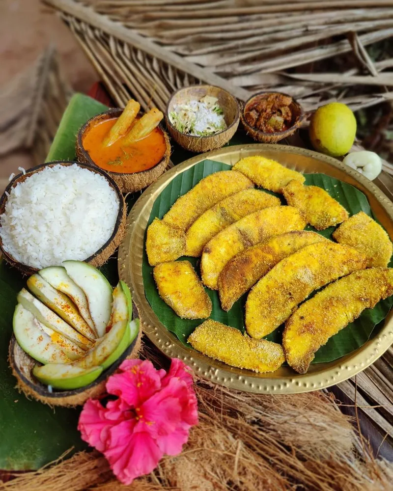 Goan-NirphanasBreadfruit-fry-thali-alongsideRice-Curry-Pickle-Veg-Kismoor-and-Raw-mango