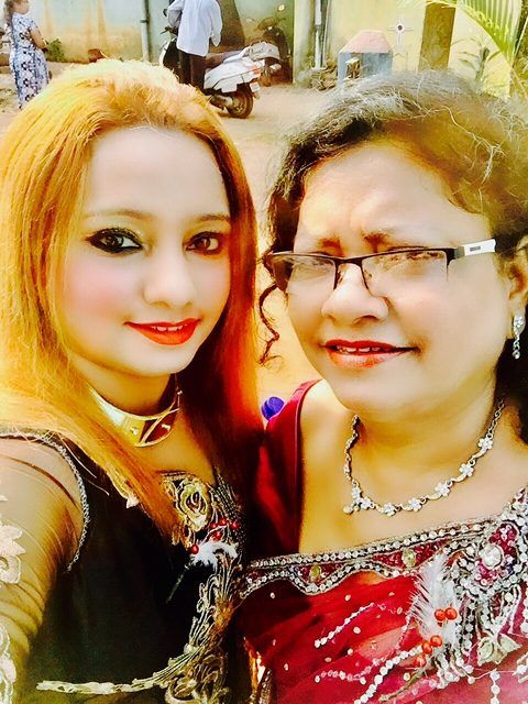 Gretel Saldanha with her mom