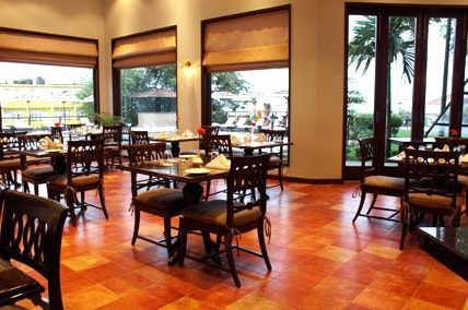 Harbour-cafe_the_crown-min