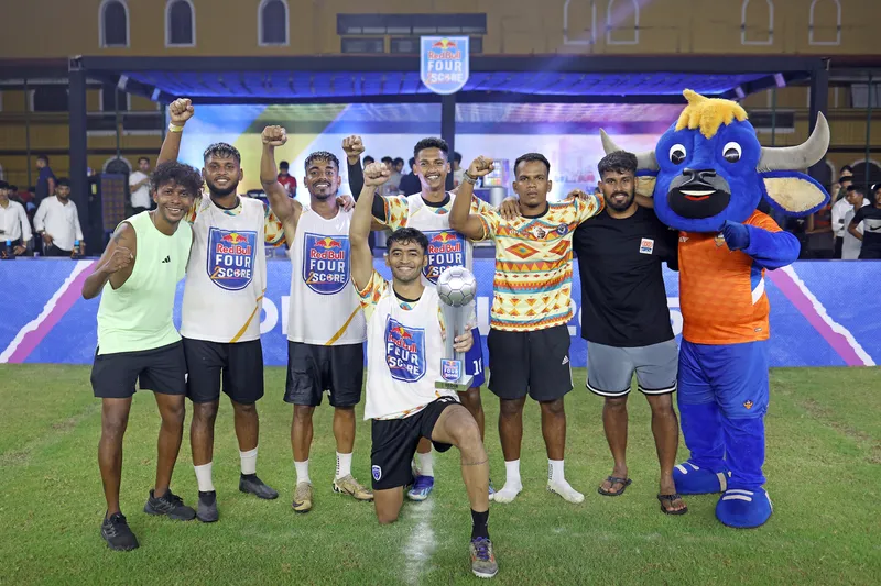 Image 1_BoomBoomGoa_with_FCGoaMascot