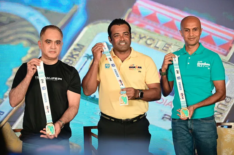 L - R Herbalife’s Representative - Ganeshan VS, Leander Paes, Deepak Raj (1) (1)