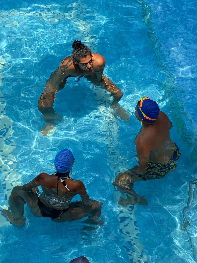 Learning confidence through swimming (1)