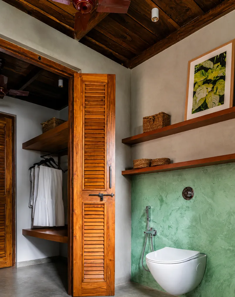 Lime plastered walls in a green and grey combination