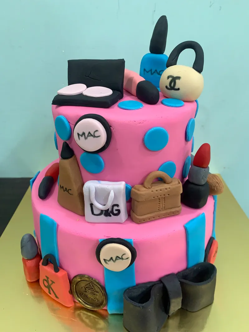Make up theme cake