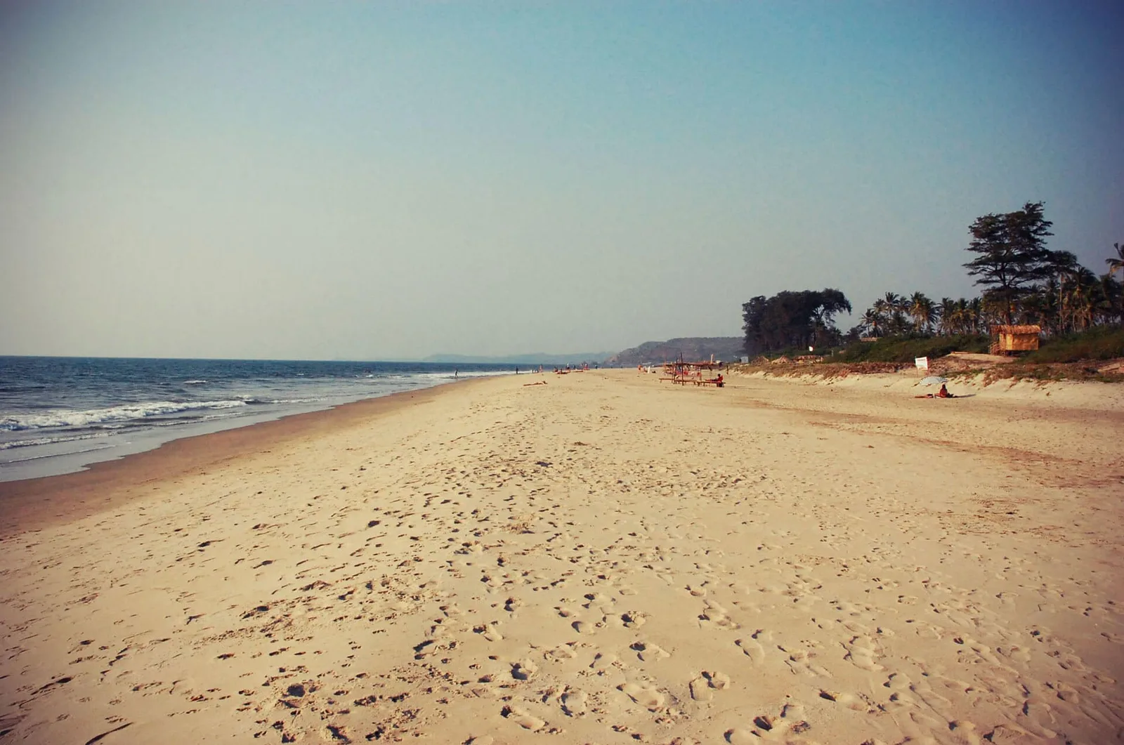 Mandrem_beach-min
