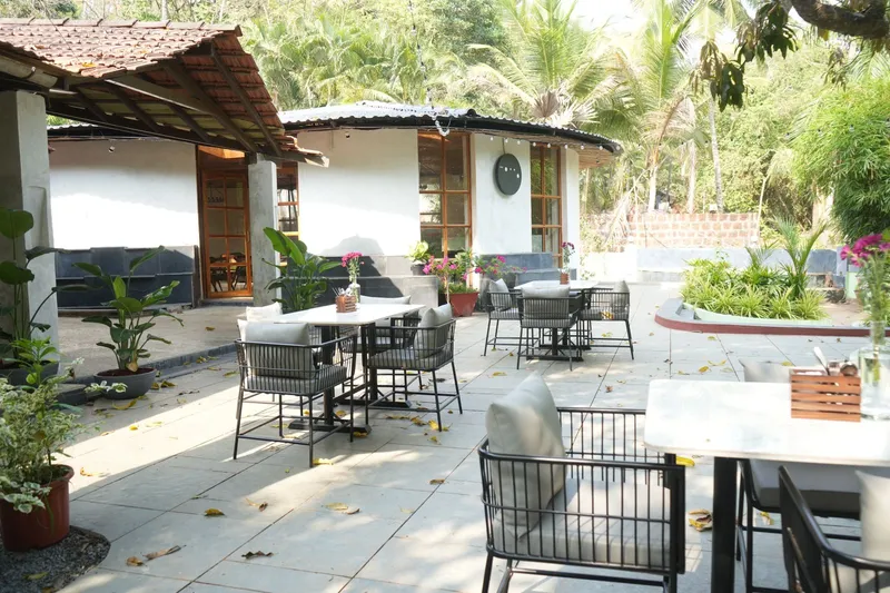 Outdoor-sitting-area-at-Terra