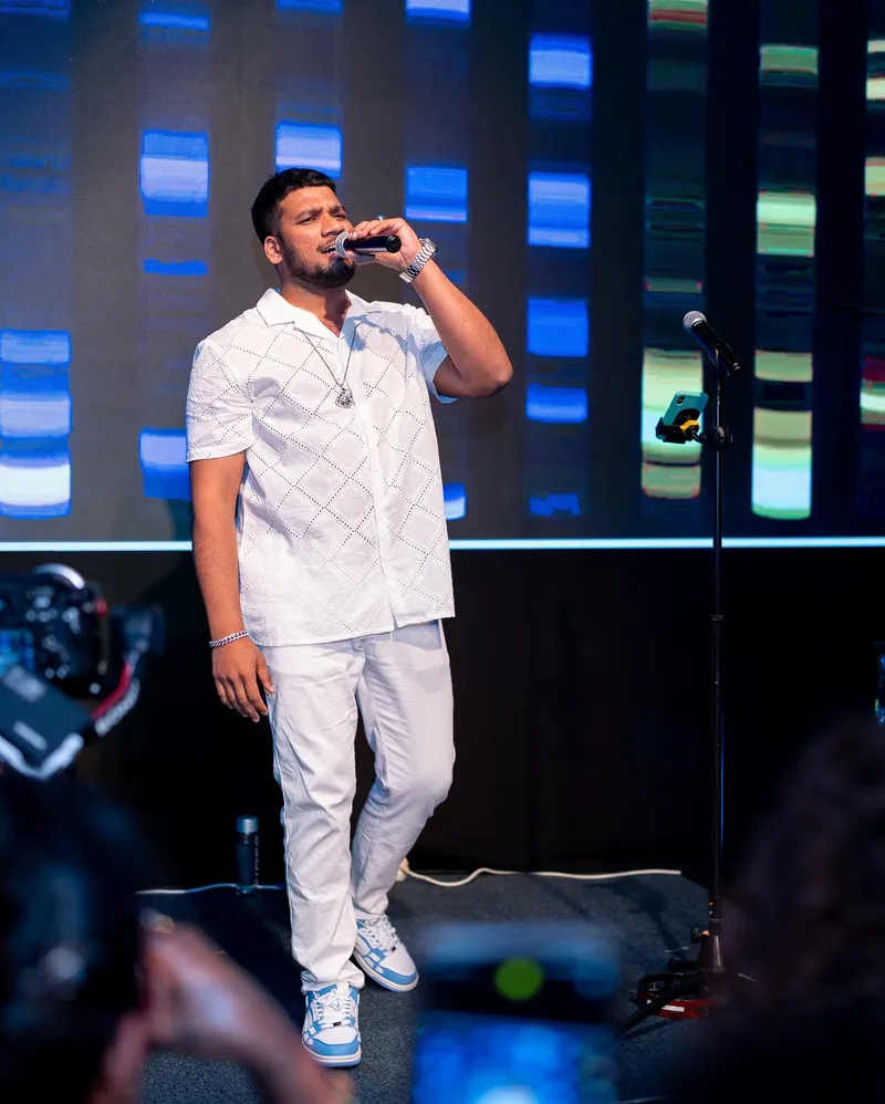 Performing-MOGACHEM-KESTHAV-at-Boderam-a-Goan-event-in-London