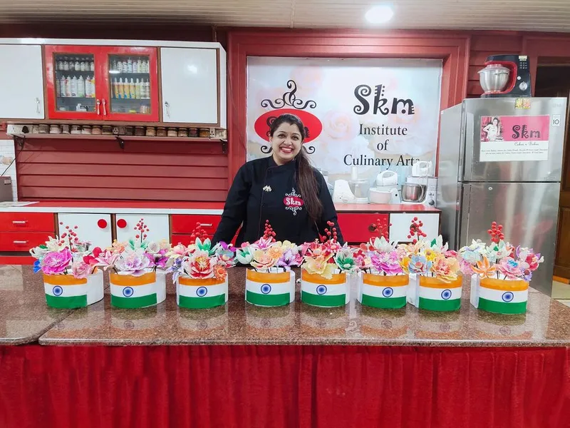 Sandhya-at-a-Sugar-Flowers-Workshop-conducted-at-her-culinary-institute