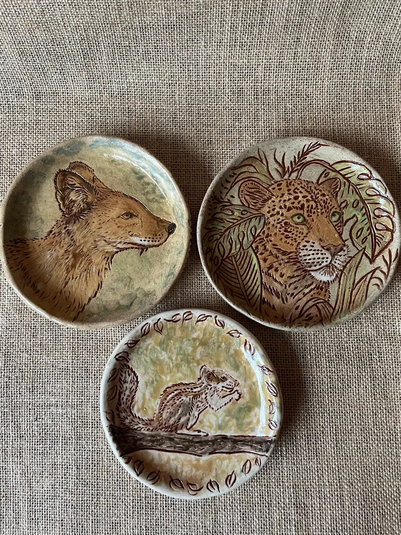 Sgraffito with inlay glaze
