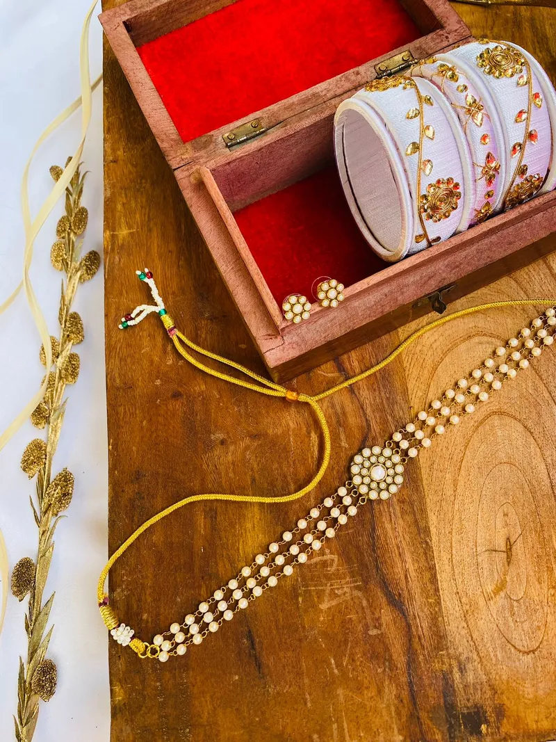 Starlit Sparkles set with gold finishing