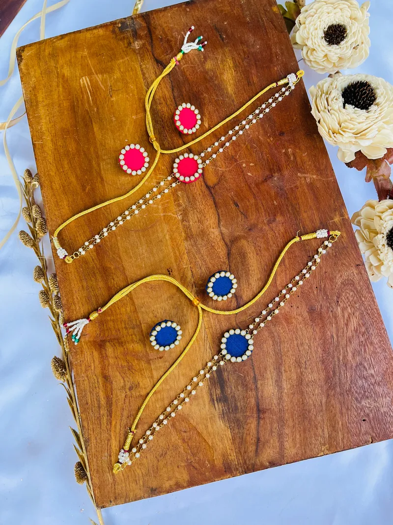 Statemental choker with earrings
