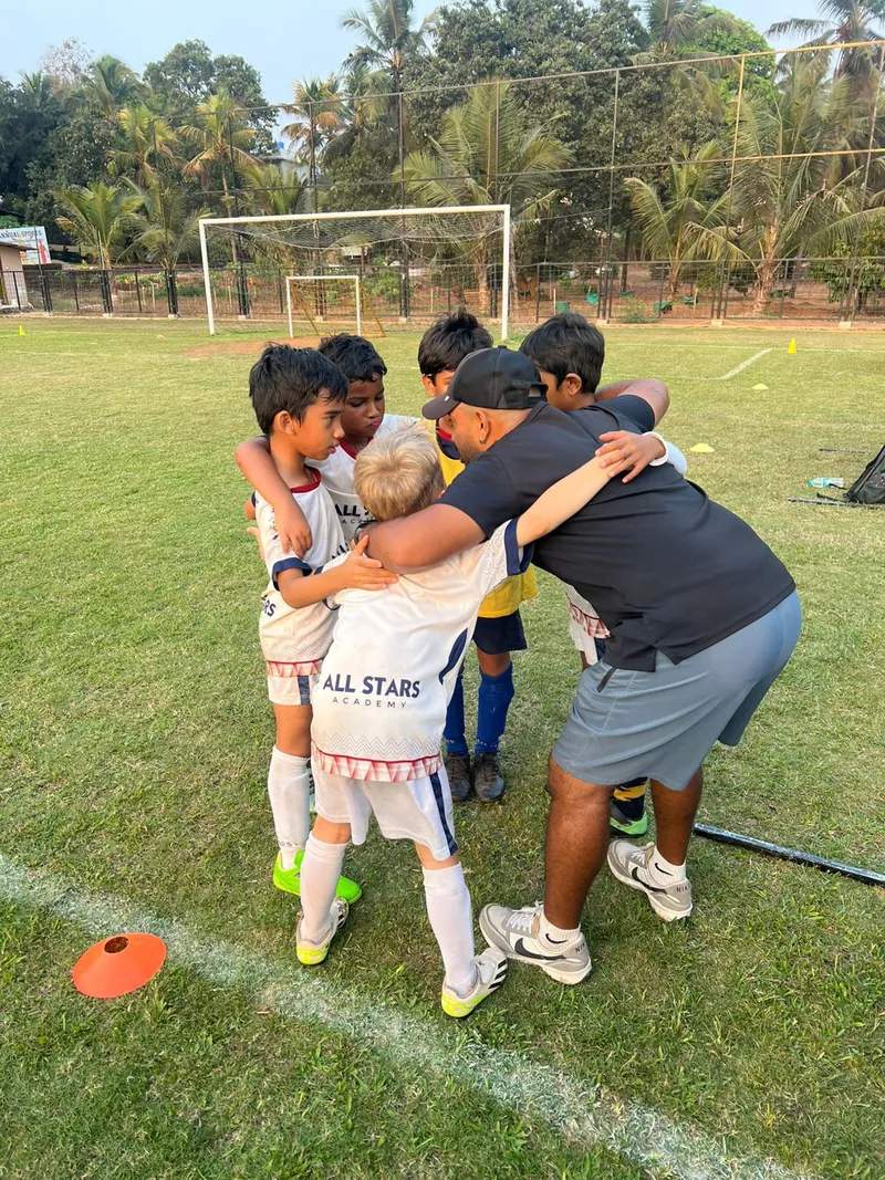 Team huddle before practice (1)