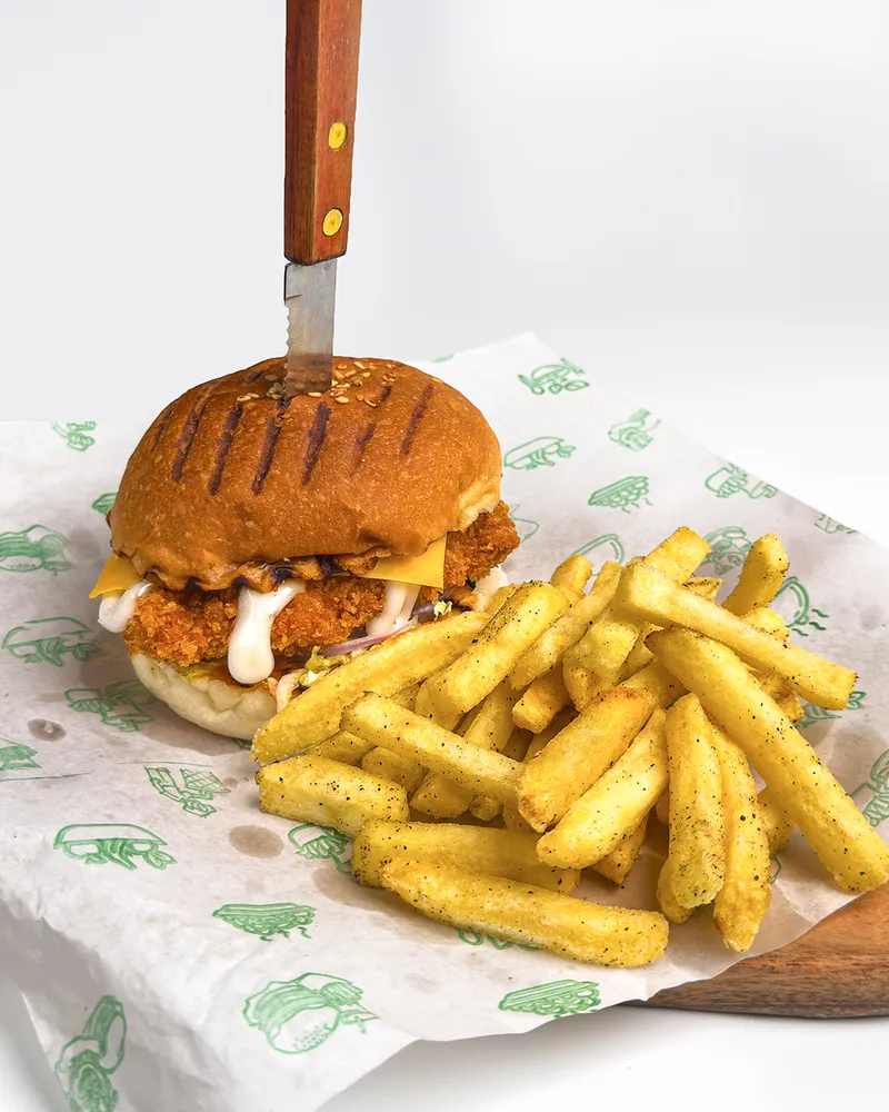 The Crunchy Chicken burger (1)