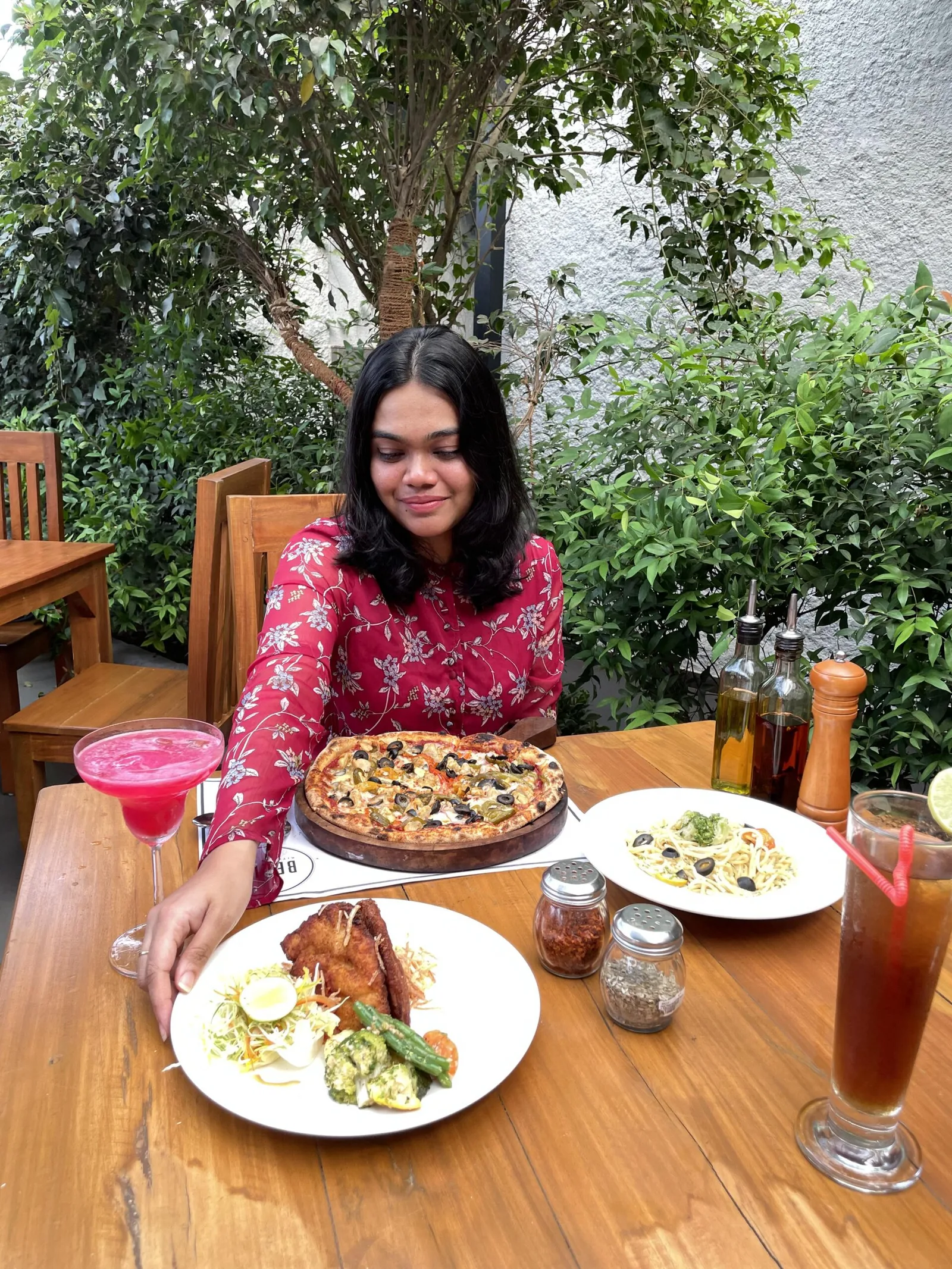 Urvashi-Doing-A-Review-At-Bella-Kitchen-Bar-Palolem-1