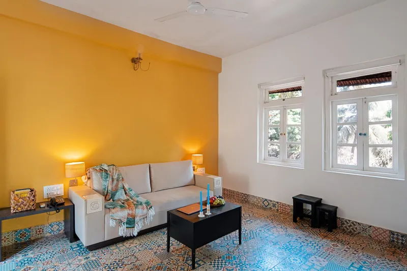 Water Boutique Villa Yellow Themed Room