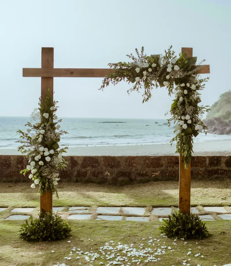 Wedding Ceremony Arc Prainha Resort Dona Paula