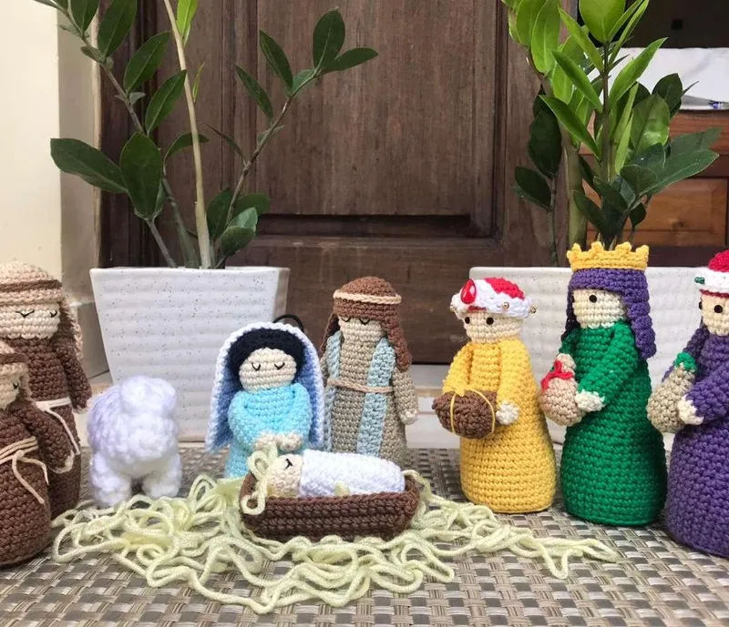 Connie's Hooks and Yarns