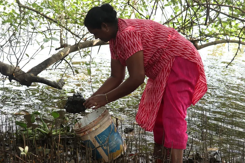 didi is collecting mud for the process involving brass