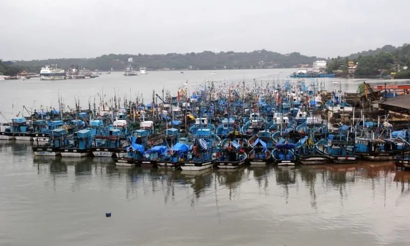 fishing-trawlers-anchored-at-malim-jetty-as-60-427019-e1465820711162