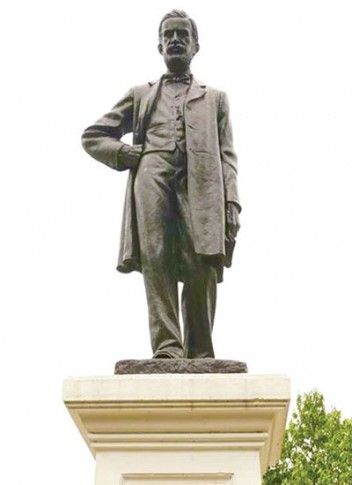 dr-francisco-salvador-gomes-biography