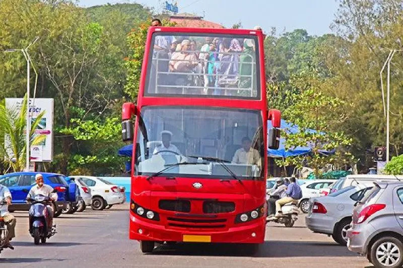 hop-on-hop-off-bus-10.jpgfront