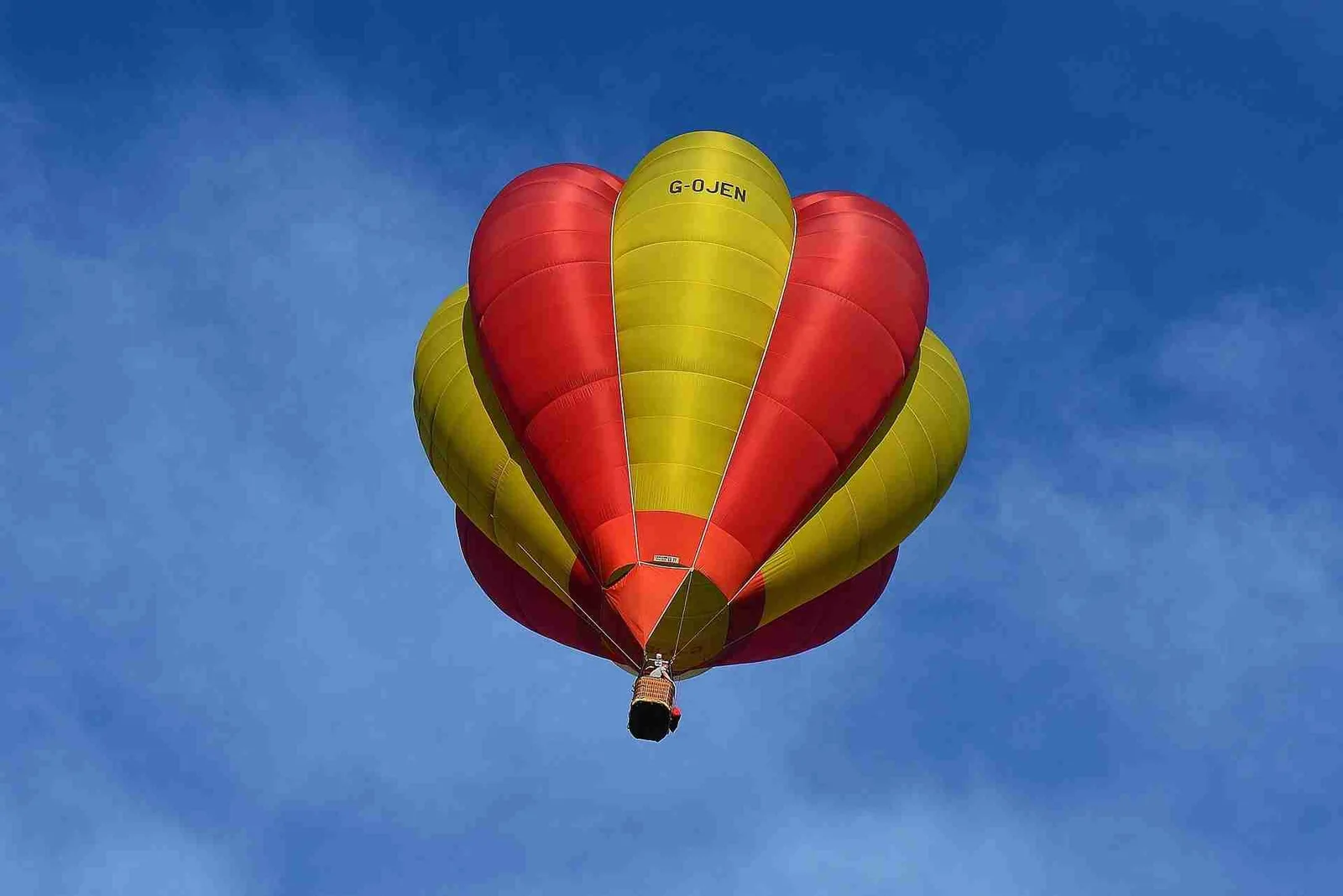 hot-air-balloon-911657_1920 (1)-compressed