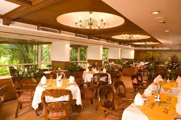 laguna_restaurant_goa-min