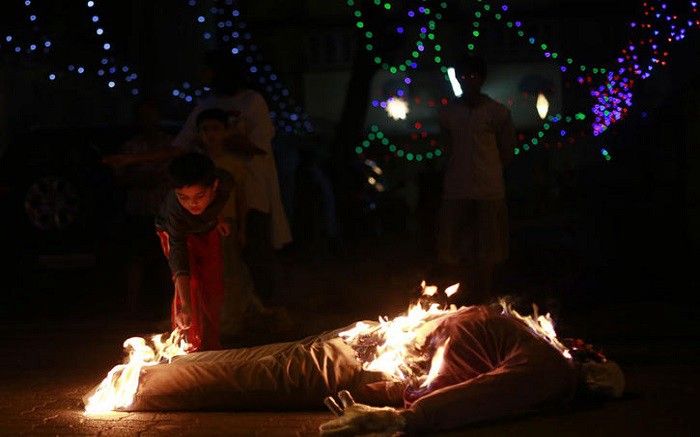 old-man-burning-tradition-goa