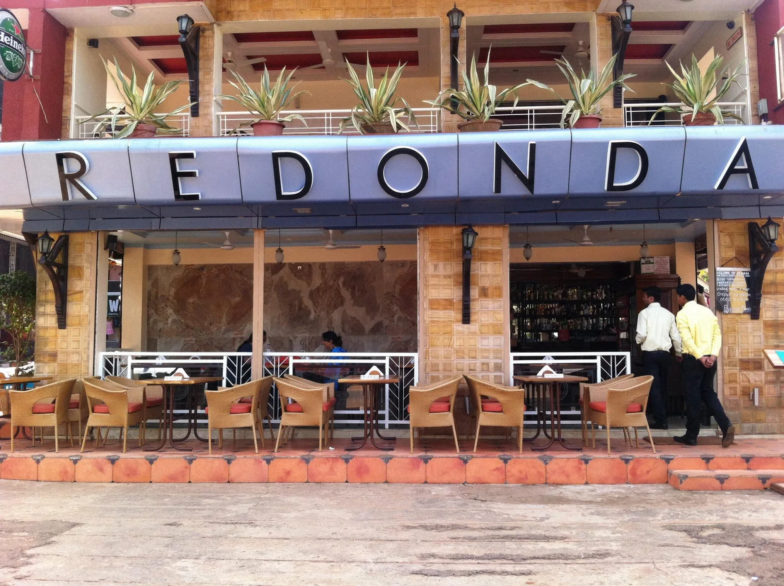 redonda-min