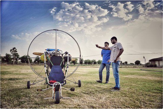 Motorised paragliding